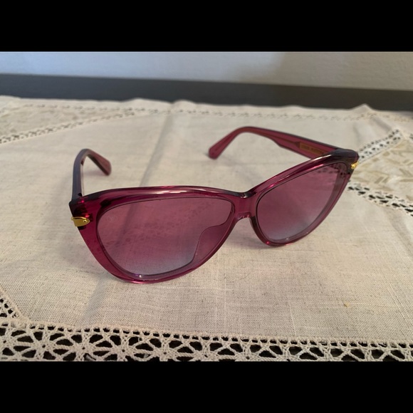 Louis Vuitton Violet Sunglasses - Picture 3 of 11